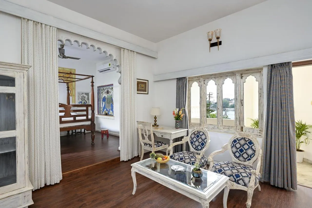 Swaroop Vilas - Lake Facing Boutique Hotel Udaipur