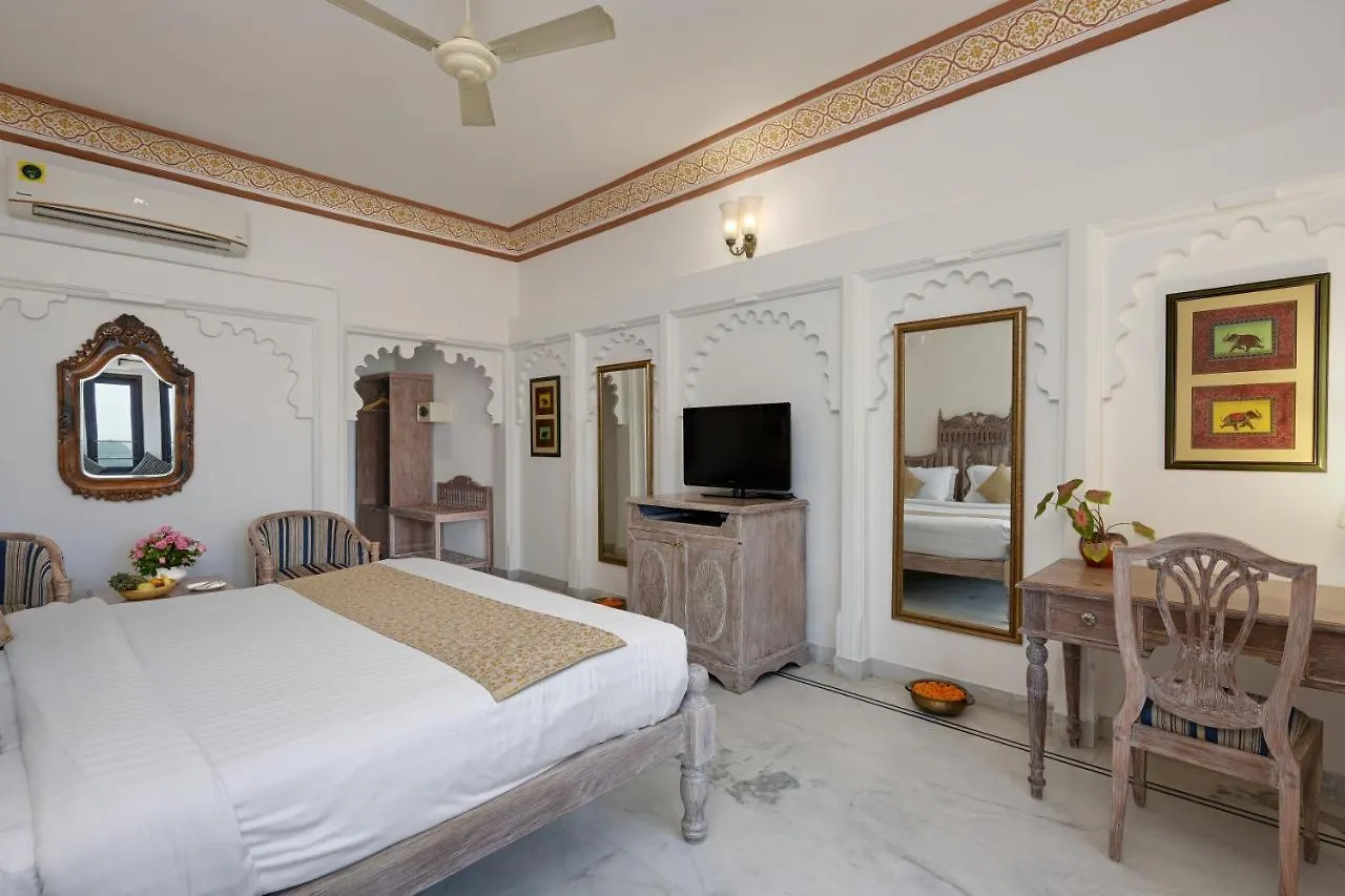 Swaroop Vilas - Lake Facing Boutique Hotel Udaipur