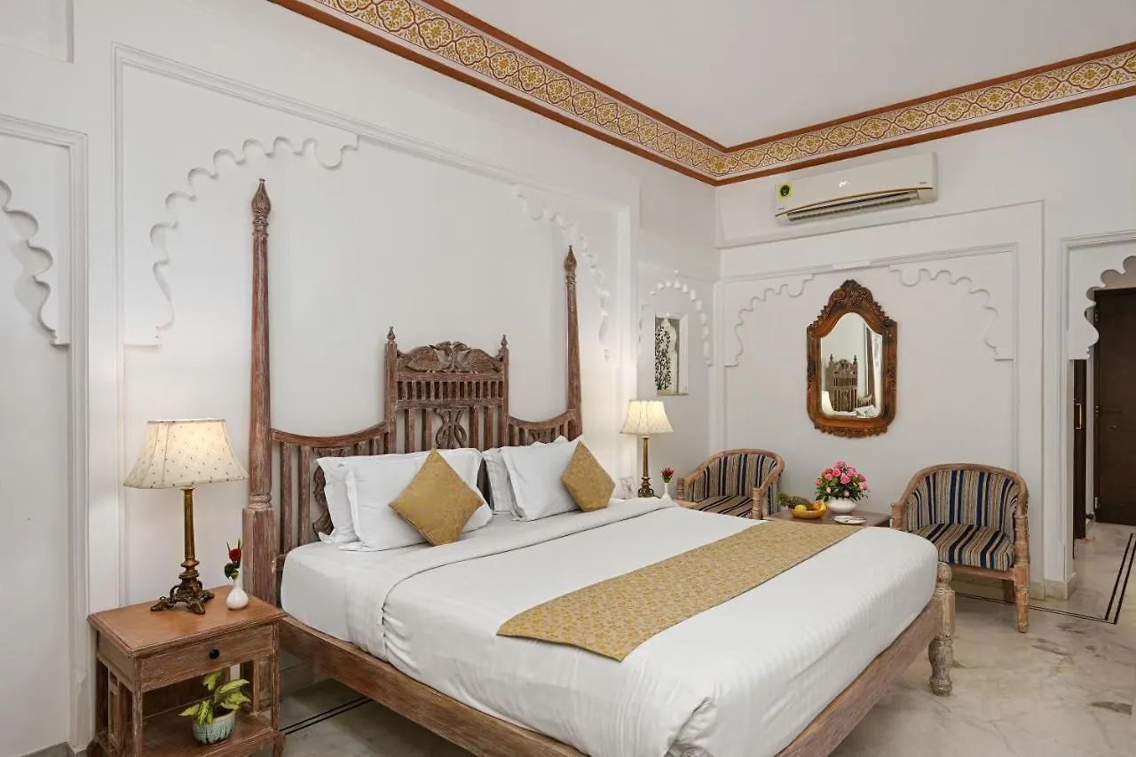 Swaroop Vilas - Lake Facing Boutique Hotel Udaipur India