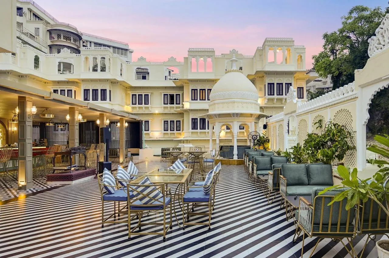Swaroop Vilas - Lake Facing Boutique Hotel Udaipur