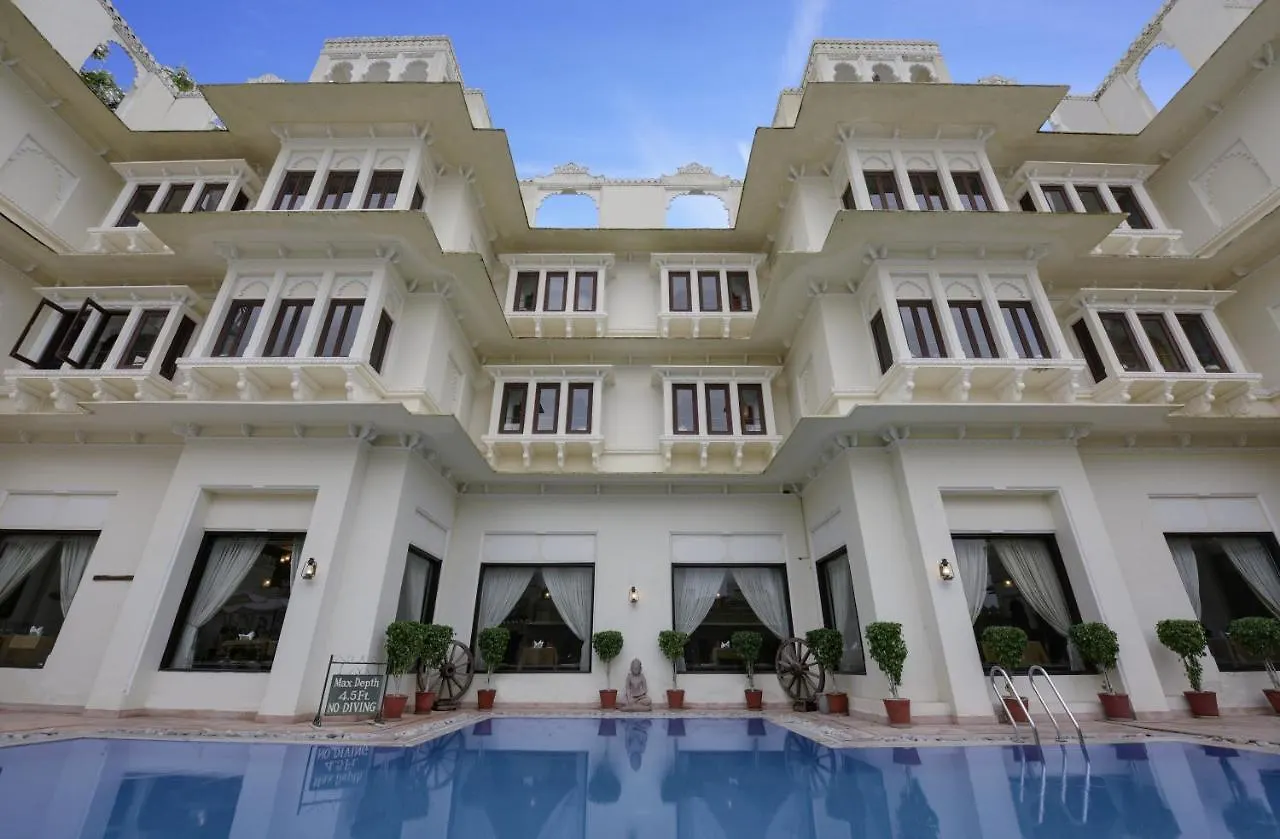 Swaroop Vilas - Lake Facing Boutique Hotel Udaipur 4*,