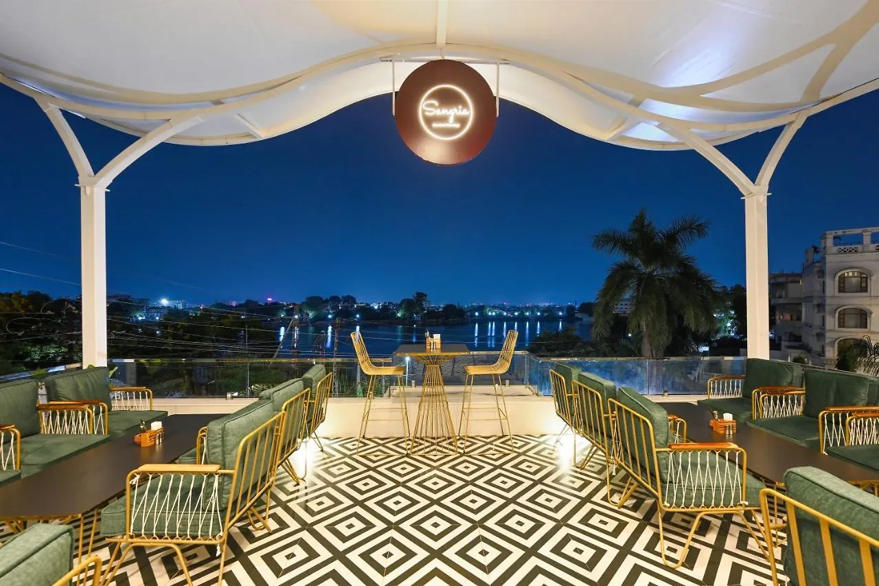 Swaroop Vilas - Lake Facing Boutique Hotel Udaipur 4*,  India