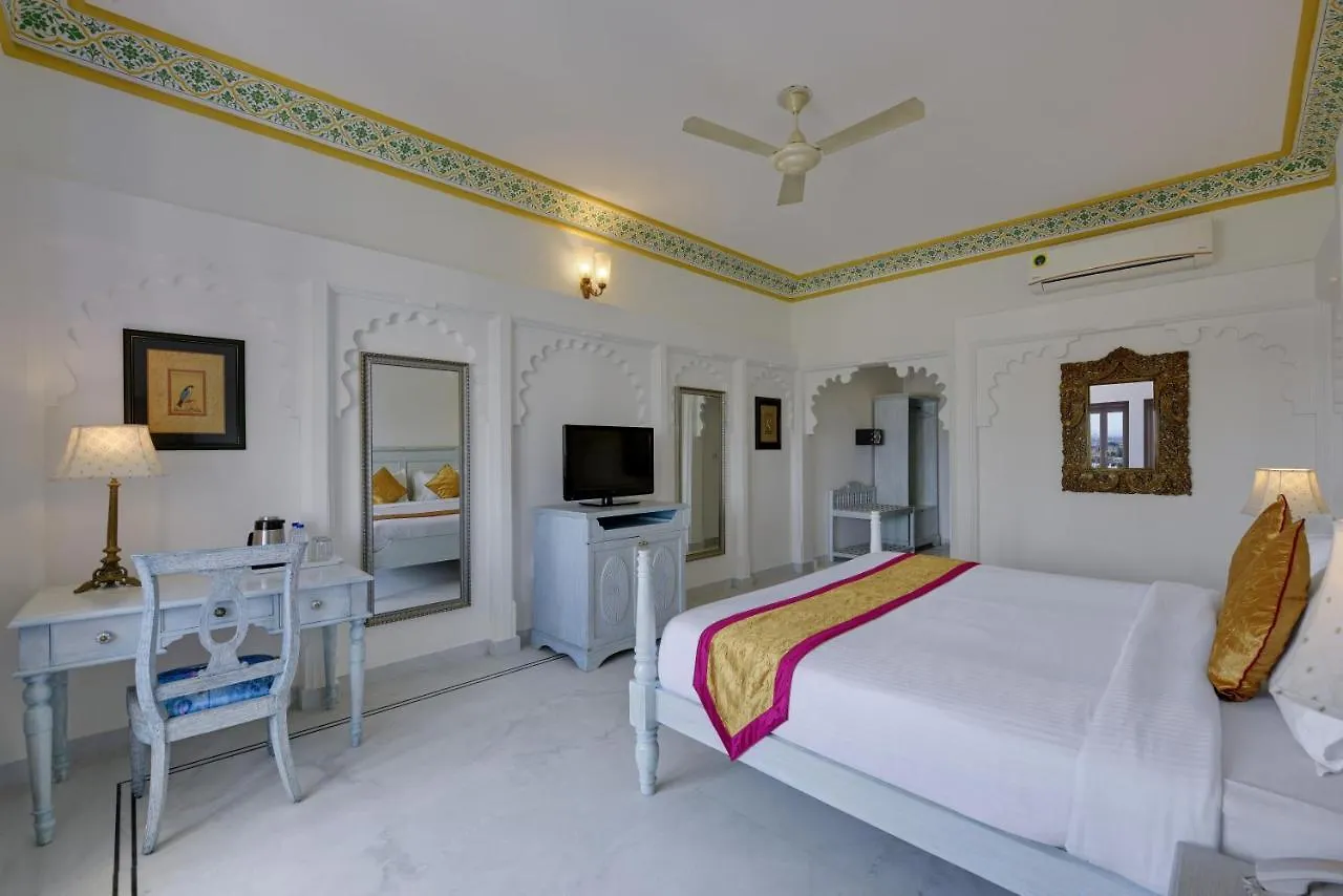 Swaroop Vilas - Lake Facing Boutique Hotel Udaipur